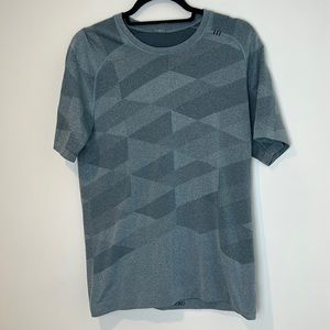 Lululemon Blue Geometric Print Metal Tech Vent Short Sleeve Tee Shirt Men small
